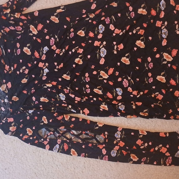 Floral Long Sleeve Top - Picture 7 of 7